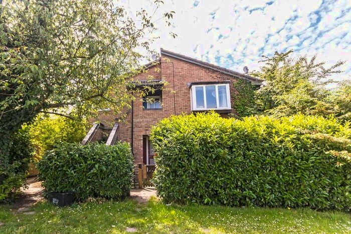 1 Bedroom Flat To Rent In Fearnley Crescent, Hampton, TW12