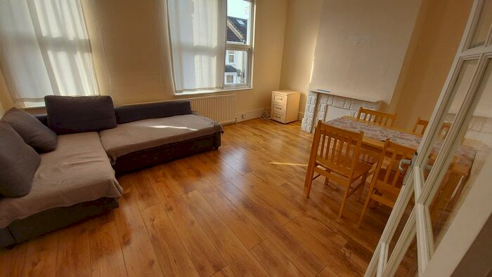 2 Bedroom Flat To Rent In Eve Road, London, N17