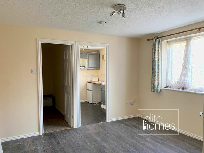 Studio To Rent In Barbot Close, London, N9