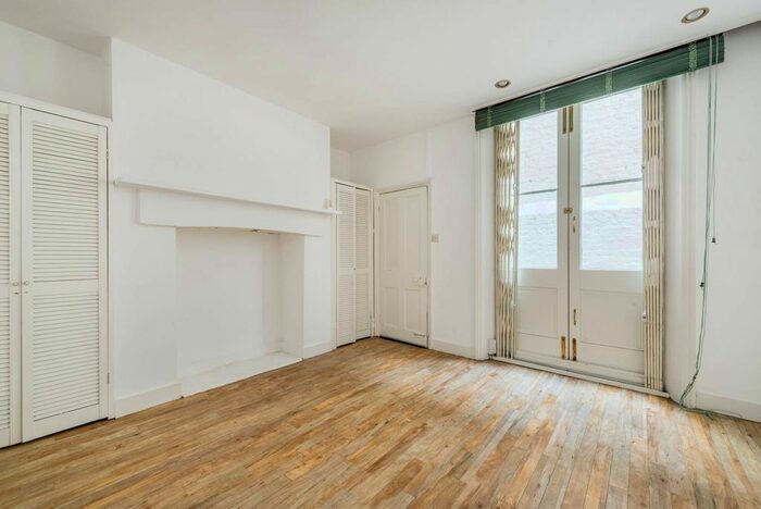 1 Bedroom Flat To Rent In Vicarage Gate, Kensington, London, W8