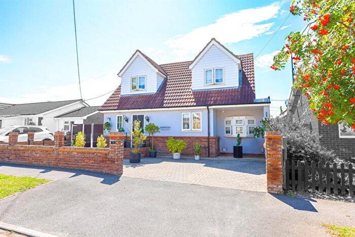4 Bedroom Detached House For Sale In Delfzul Road, Canvey Island, SS8