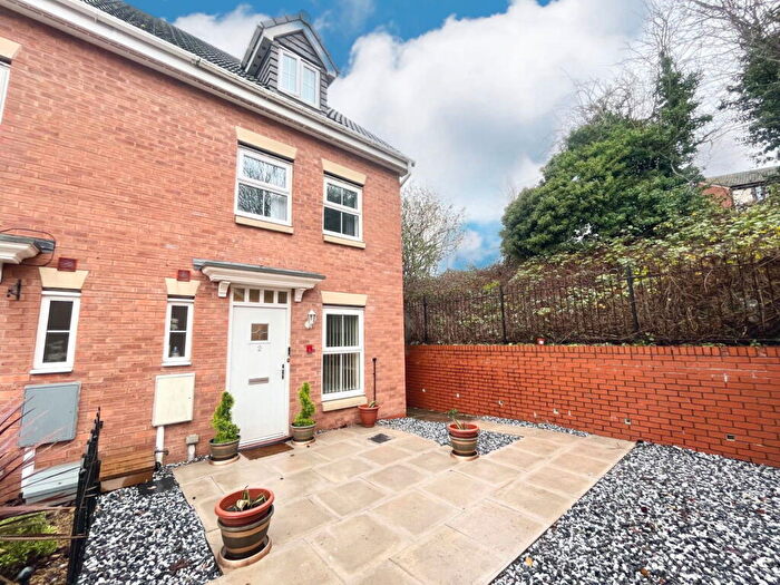3 Bedroom Town House For Sale In Bague Walk, Brierley Hill, DY5