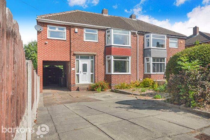 4 Bedroom Semi-Detached House For Sale In Leedham Road, Brecks, S65