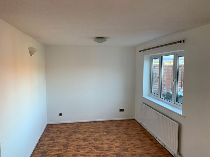4 Bedroom Terraced House To Rent In Arbour Close, Luton, LU3