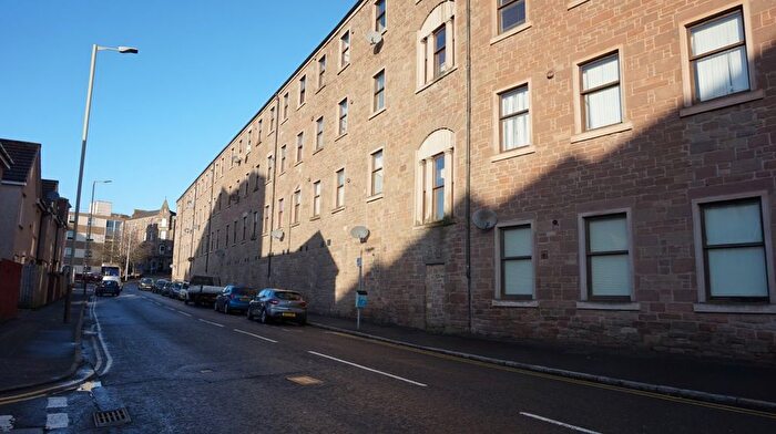 2 Bedroom Flat To Rent In Pleasance Court, Dundee, DD1