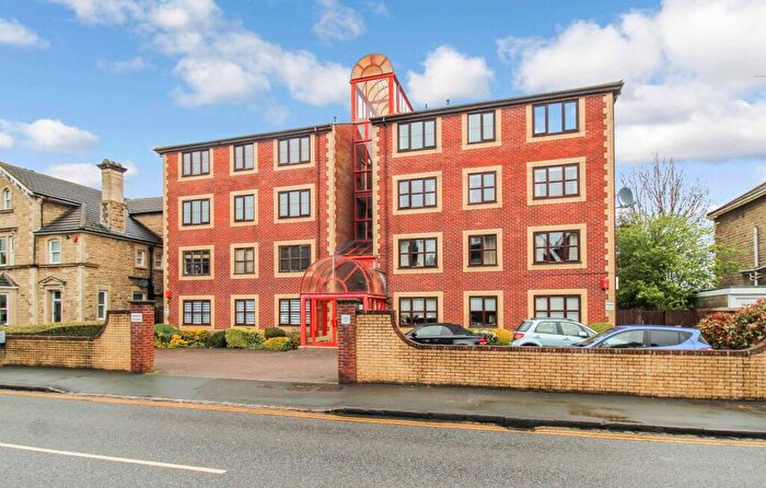 2 Bedroom Apartment For Sale In Bath Road, Swindon, SN1