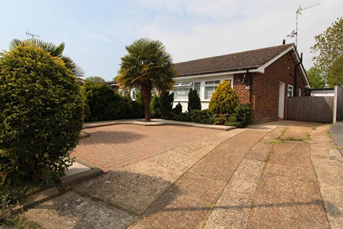 2 Bedroom Semi-Detached Bungalow For Sale In Devon Gardens, Rochford, Essex, SS4