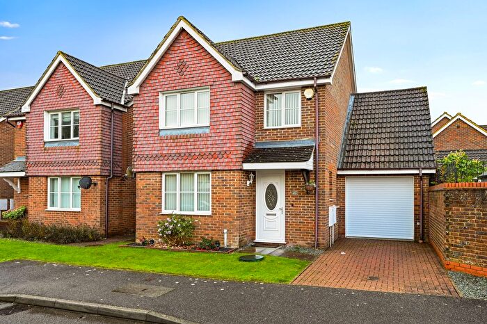 3 Bedroom Detached House For Sale In Acorn Close, Kingsnorth, TN23