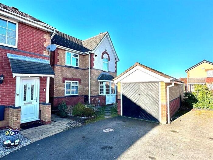 3 Bedroom Detached House For Sale In Deeley Drive, Tipton, DY4