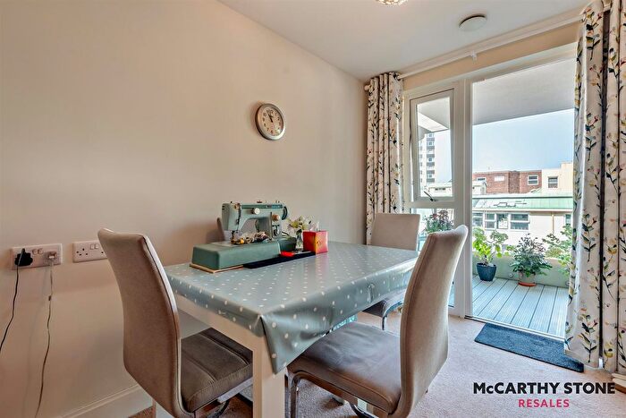 1 Bedroom Flat For Sale In Horizons, Churchfield Road, Poole, BH15