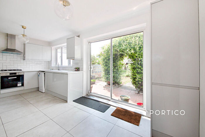 3 Bedroom End Of Terrace House To Rent In Flempton Road, Leyton, E10