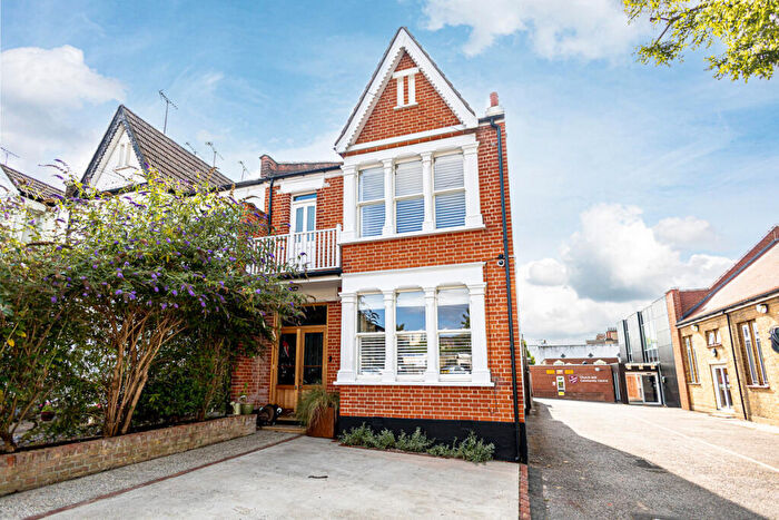 4 Bedroom Semi-Detached House For Sale In Elm Road, Leigh-on-sea, SS9