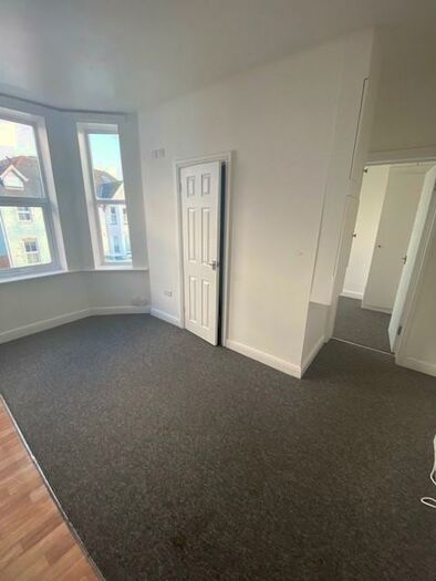 1 Bedroom Flat To Rent In Carysfort Road, Bournemouth, Dorset, BH1