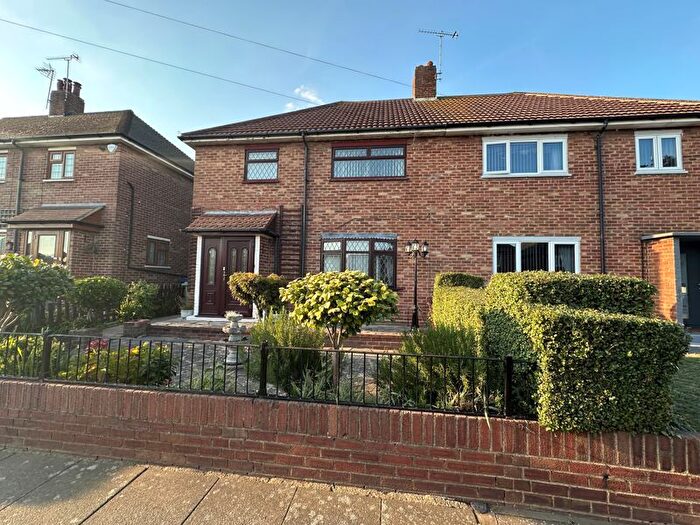 3 Bedroom Semi-Detached House For Sale In Central Avenue, Aveley Essex, RM15