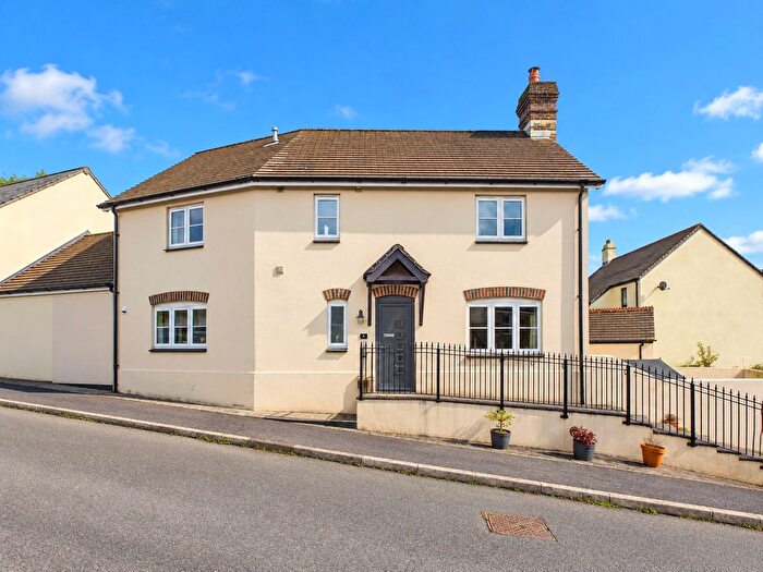 4 Bedroom Link Detached House For Sale In Beechwood Drive, Camelford, Cornwall, PL32