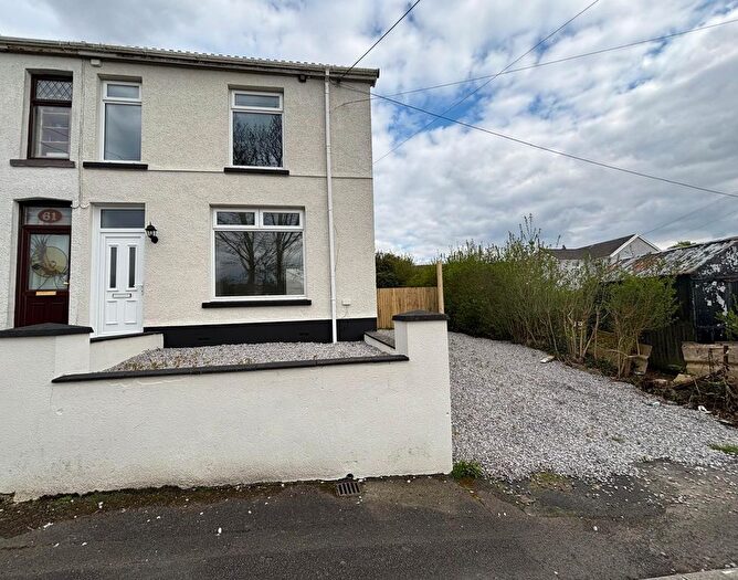 3 Bedroom Semi-Detached House For Sale In Martyns Avenue, Seven Sisters, SA10