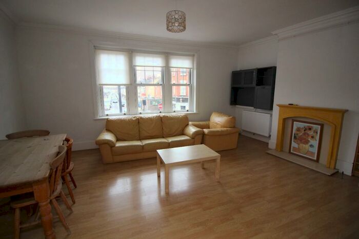 4 Bedroom Flat To Rent In Hamlet Court Road, Westcliff-On-Sea, Essex, SS0