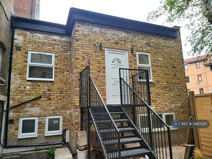 1 Bedroom Detached House To Rent In New Cross Road, New Cross, SE14