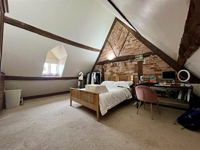2 Bedroom Duplex For Sale In Wood Street, Stratford-Upon-Avon, CV37