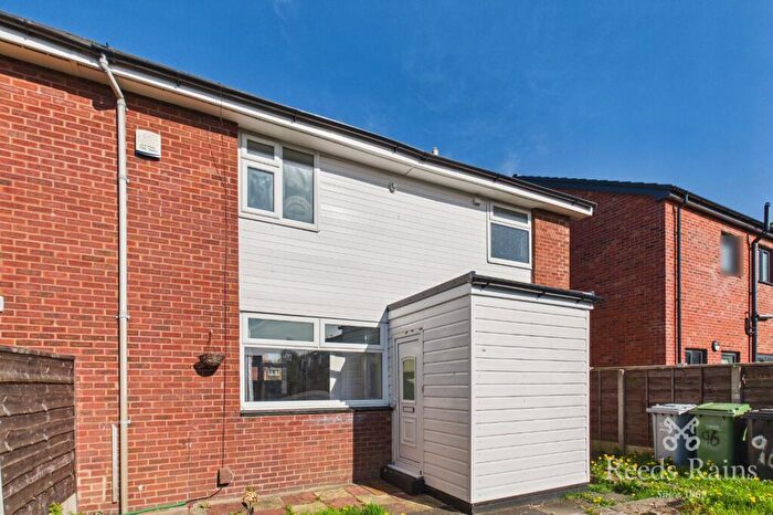 3 Bedroom Semi-Detached House For Sale In Chepstow Avenue, Sale, Greater Manchester, M33