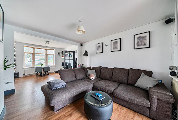 3 Bedroom Terraced House For Sale In Wrythe Lane, Carshalton, SM5