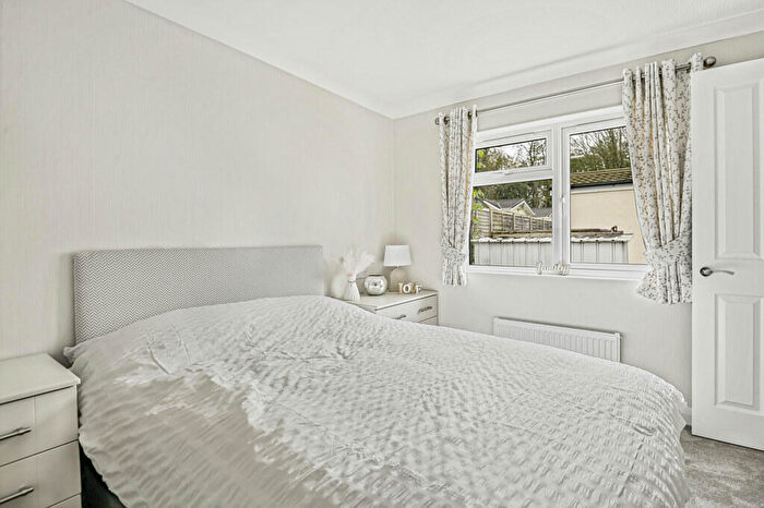 2 Bedroom Park Home For Sale In Woodlands, Weybridge Park Estates, Addlestone, Surrey, KT15