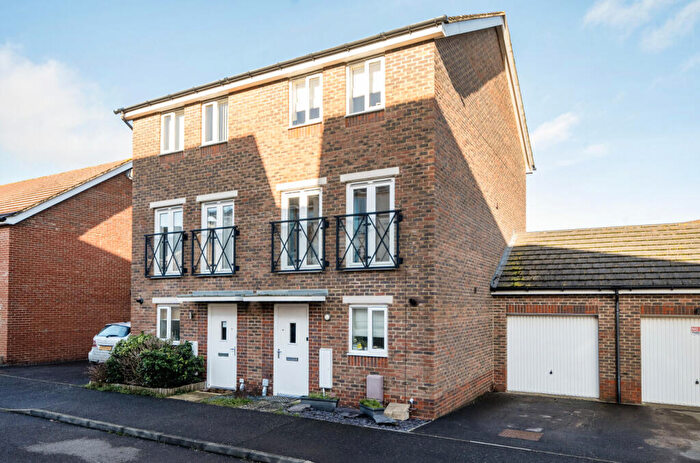 3 Bedroom Semi-Detached House For Sale In Meaden Way, Felpham, Bognor Regis, PO22