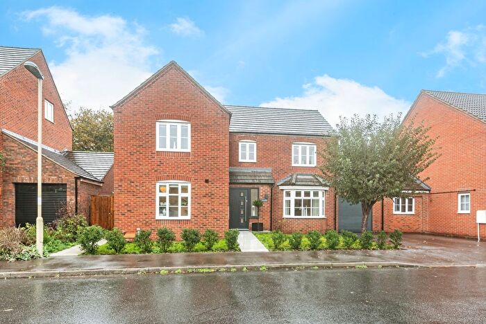 4 Bedroom Detached House For Sale In Kirby Drive, Tadley, Hampshire, RG26