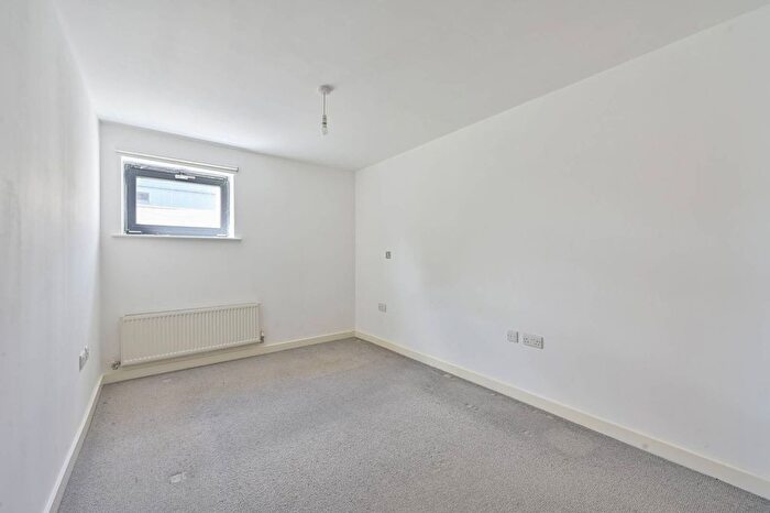 2 Bedroom Flat To Rent In Scott Avenue, Putney, London, SW15