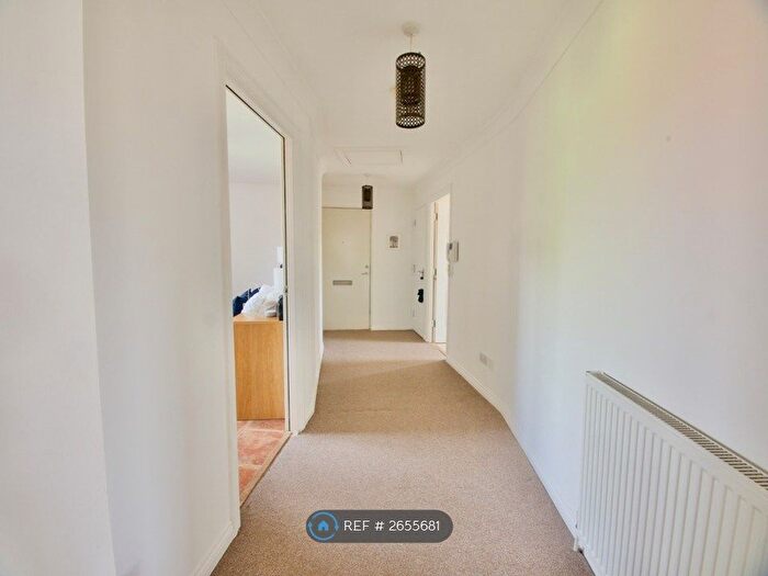 2 Bedroom Flat To Rent In Cathcart Road, Rutherglen, G73