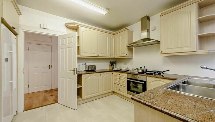 3 Bedroom Flat To Rent In Strathmore Court, Park Road, London, NW8