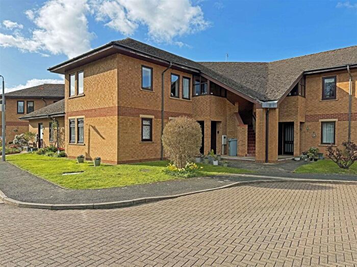 2 Bedroom Flat For Sale In Welland Mews, Stamford, PE9