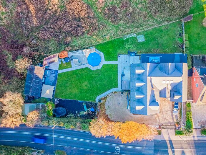 6 Bedroom Detached House For Sale In Ashingdon Road, Rochford, SS4