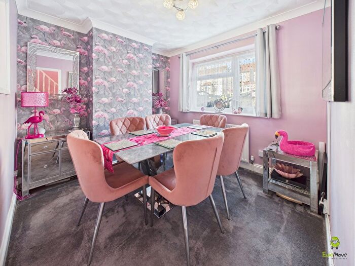 4 Bedroom Semi-detached House For Sale In Green Walk, Crayford, Dartford, Kent, DA1