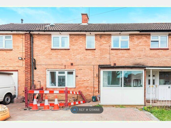 7 Bedroom Semi-Detached House To Rent In Little Platt, Guildford GU2