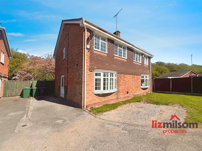 3 Bedroom Semi-Detached House For Sale In Wren Close, Woodville, Swadlincote, DE11
