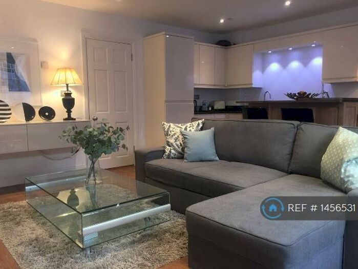 1 Bedroom Flat To Rent In St Peter St, Winchester, SO23