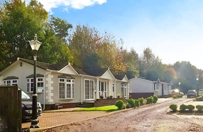 2 Bedroom Park Home For Sale In Swadlincote, Derbyshire, DE12