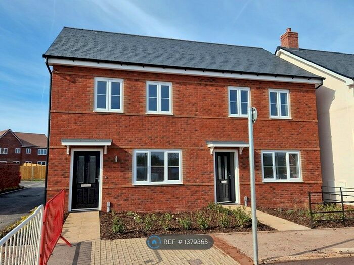 2 Bedroom Semi-Detached House To Rent In Egremont Road, Taunton, TA4