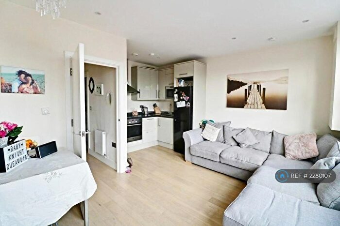 1 Bedroom Flat To Rent In Sundial Court, Surbiton, KT5