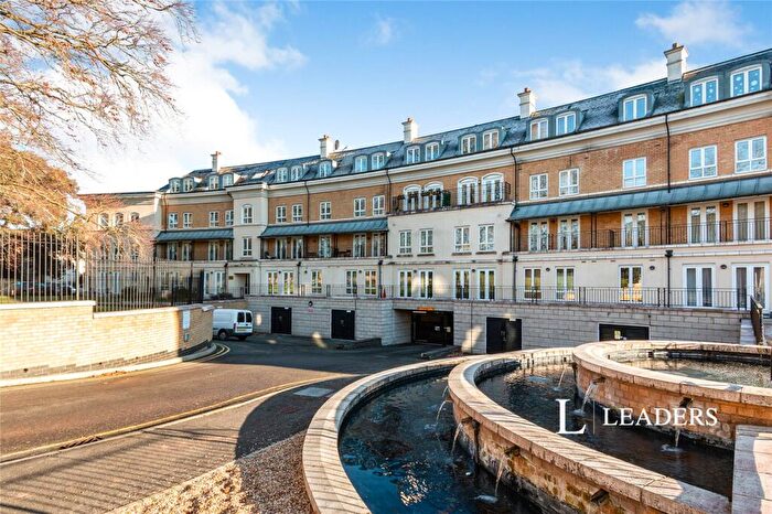 2 Bedroom Flat To Rent In Heathside Crescent, Woking, Surrey, GU22