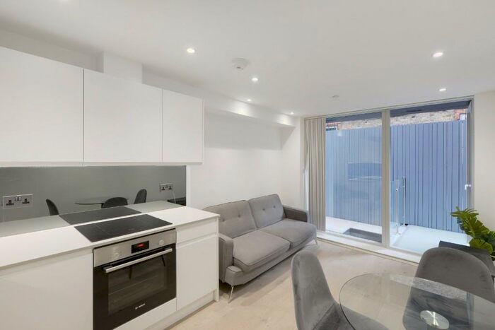 1 Bedroom Apartment To Rent In Pepler Mews, London, SE5