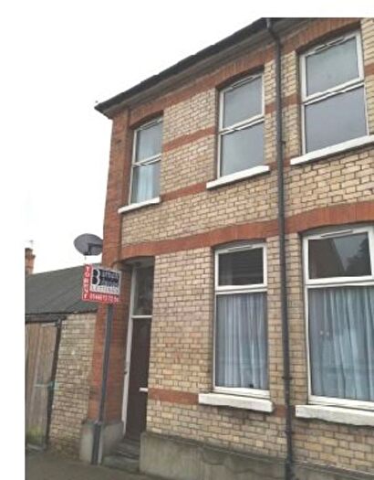 2 Bedroom Flat To Rent In Main Street, Barry, CF63