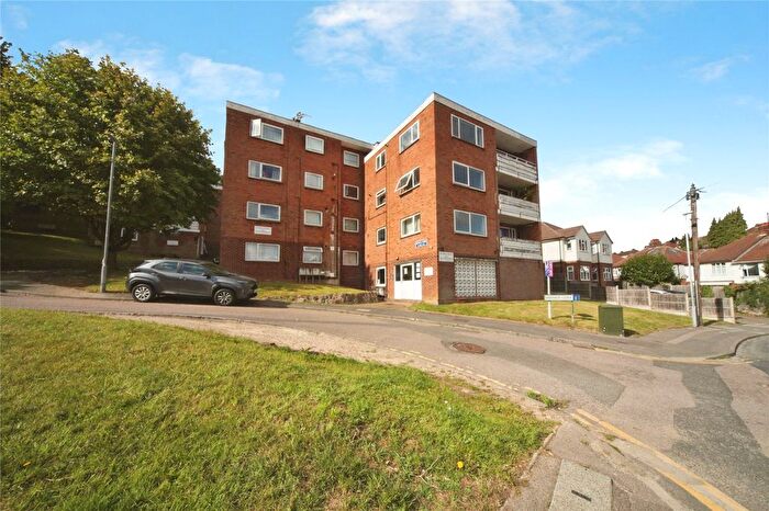 2 Bedroom Flat For Sale In Bonnick Close, Luton, Bedfordshire, LU1