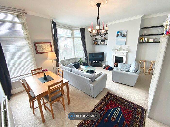 3 Bedroom Flat To Rent In Whittington Road, London, N22