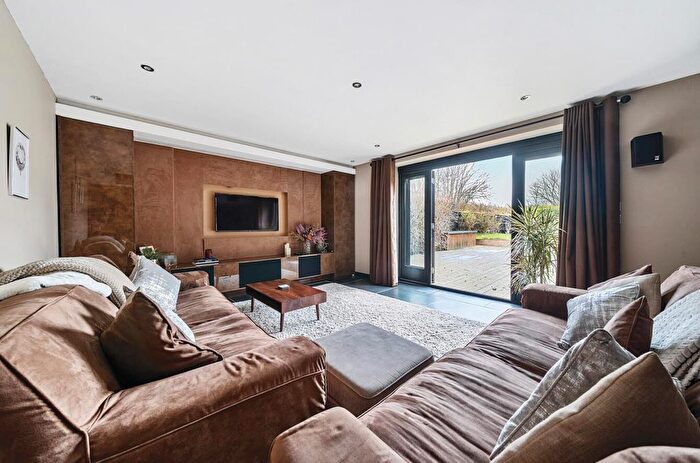 3 Bedroom Detached House For Sale In Stunning Semi-Rural Residence, Hamlet Of Paddlesworth, ME6