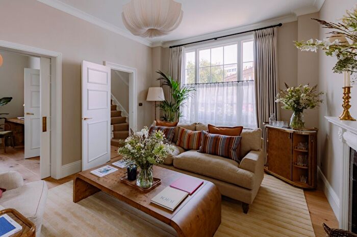 2 Bedroom End Terrace House To Rent In Bloomfield Terrace, Belgravia, SW1W