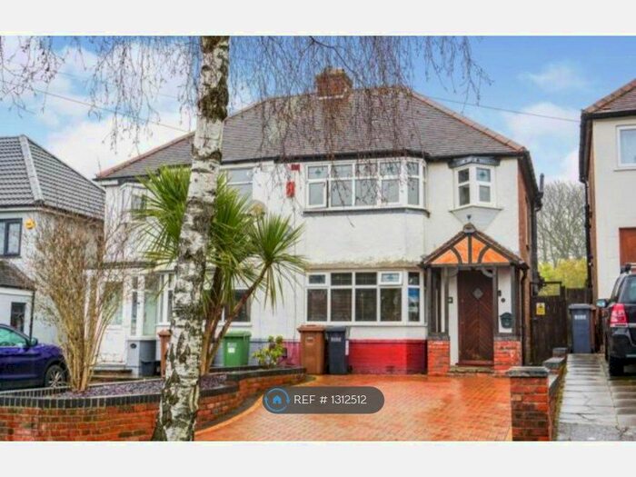 3 Bedroom Semi-Detached House To Rent In Pierce Avenue, Solihull, B92