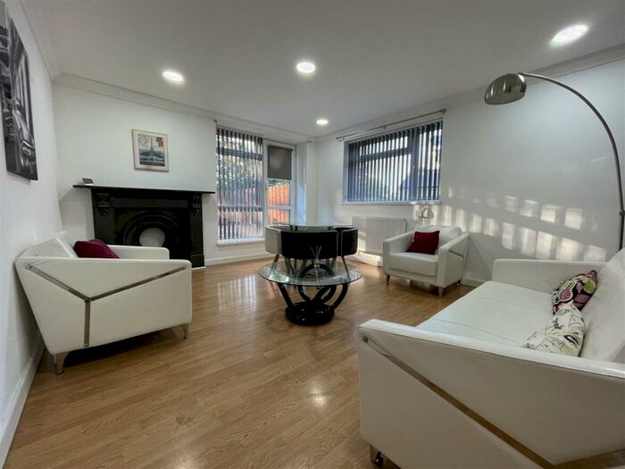 2 Bedroom Flat To Rent In Richmond Road, Cardiff, CF24