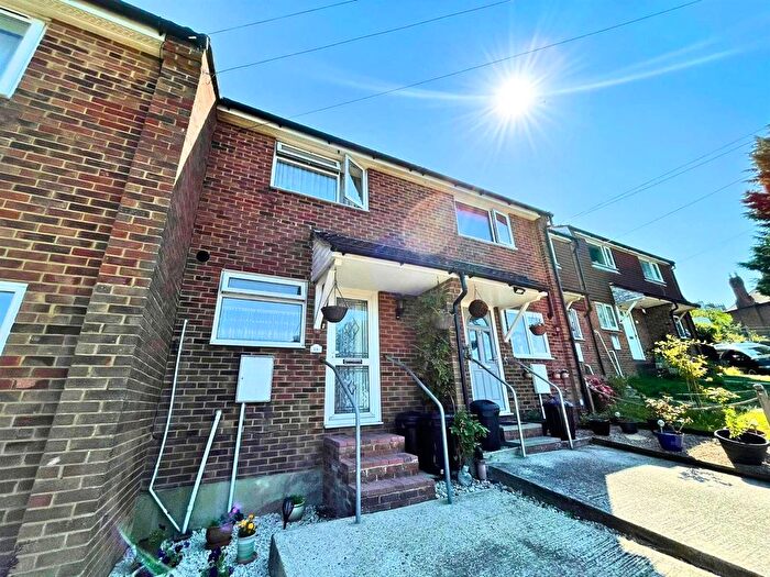 2 Bedroom Terraced House To Rent In Saunders Close, Hastings, TN34